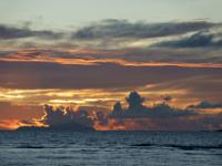 Intensives Wolkenglühen - La Digue